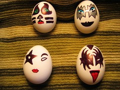 kiss  easter eggs