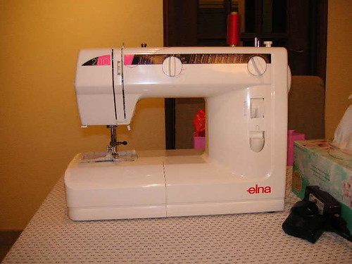 Here's my trusty Elna sewing machine to help me with the sewing, ta da!